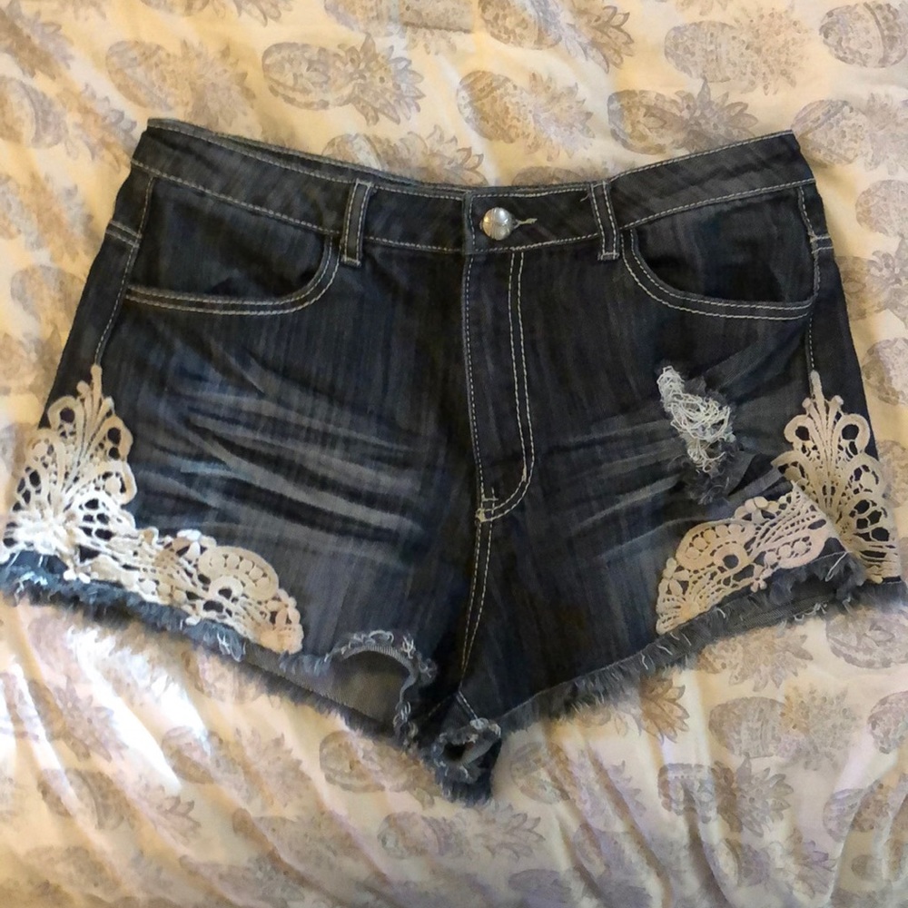 Jean shorts with lace